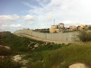 Die Mauer bei auf der grünen Linie bei Beit Awa. Foto: Marc Berthold
